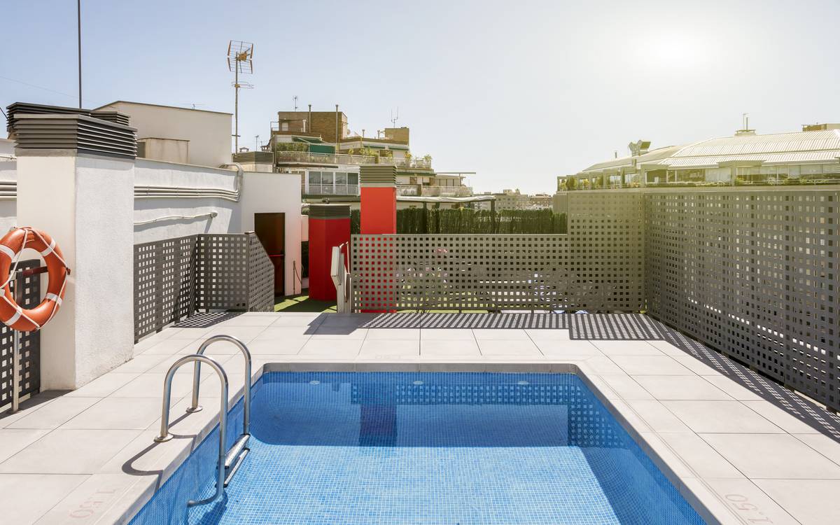Piscina hotel ilunion auditori barcellona Piscina hotel ilunion auditori barcellona